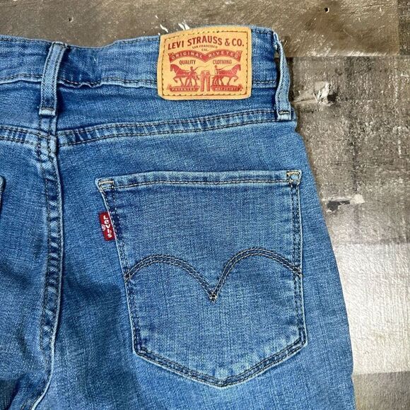 Levi’s 721 Women’s Size 27 High Rise Skinny Jeans Blue Medium Wash Denim Stretch - Picture 2 of 9